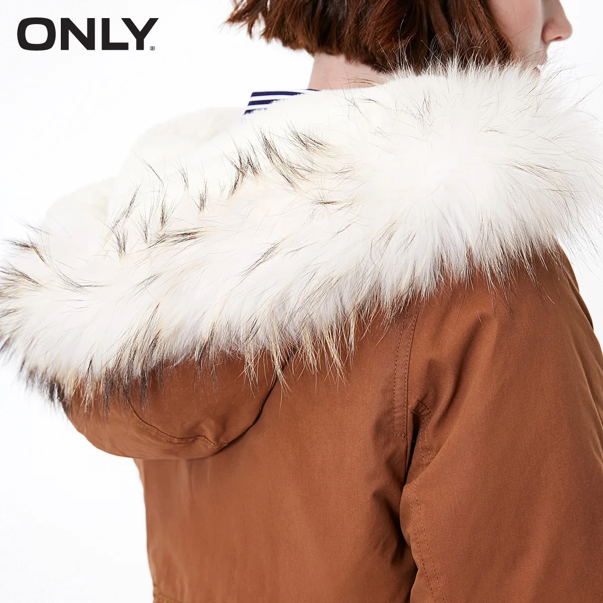 Только зимнее женское длинное хлопковое пальто с меховым воротником и капюшоном