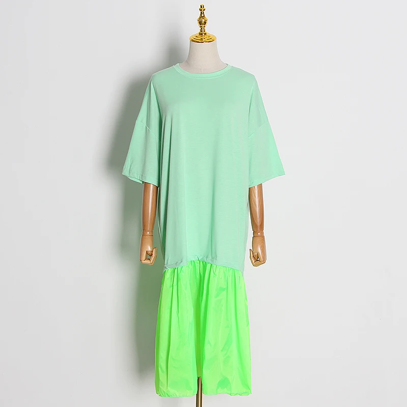 Женское свободное хит разноцветное платье TWOTWINSTYLE белое Повседневное составного