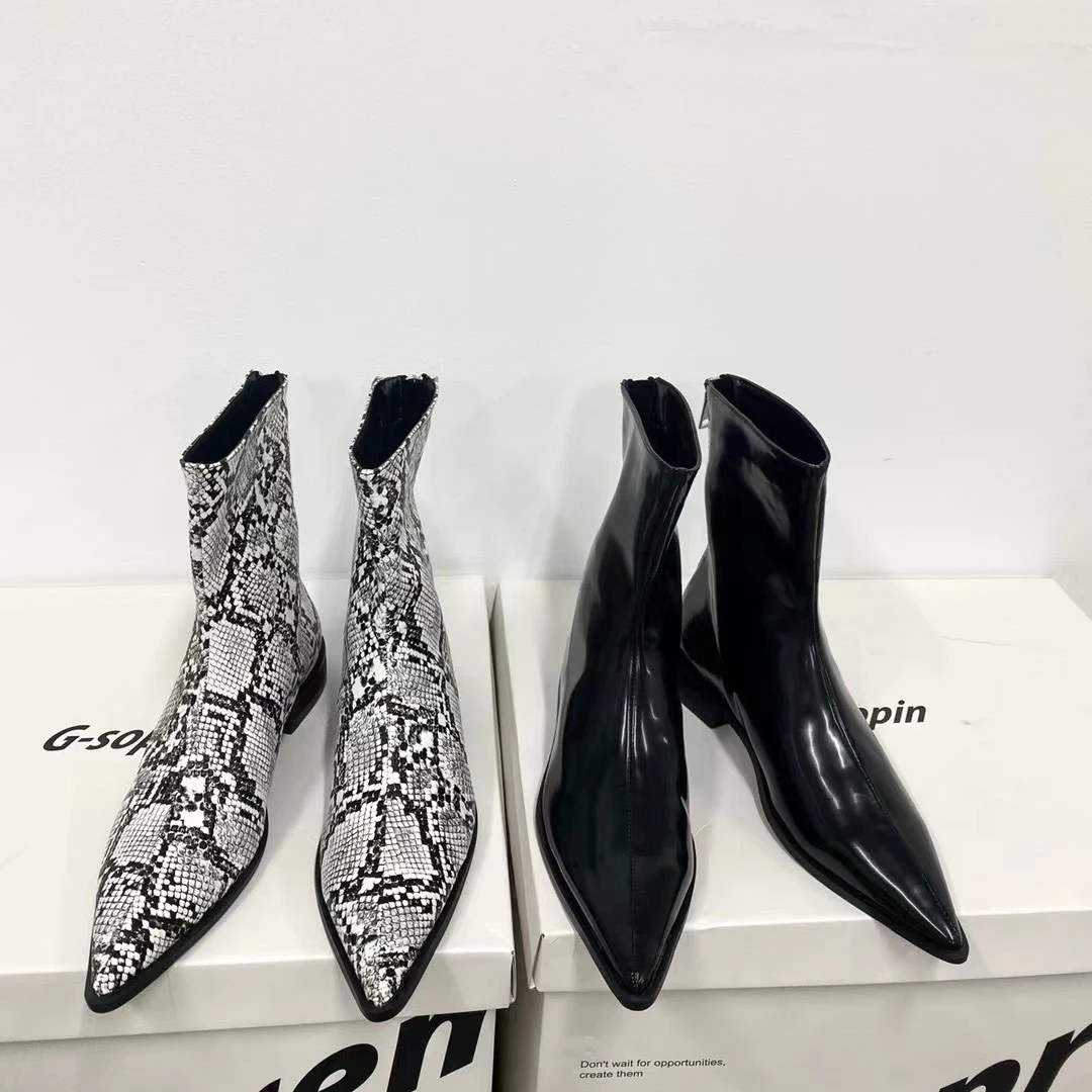 Женские ботильоны с острым носком и змеиным принтом зимние короткие челси на