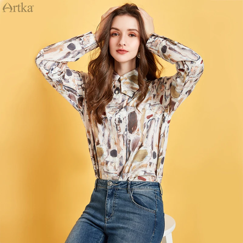 Женская шифоновая блузка с отложным воротником ARTKA белая винтажным принтом и
