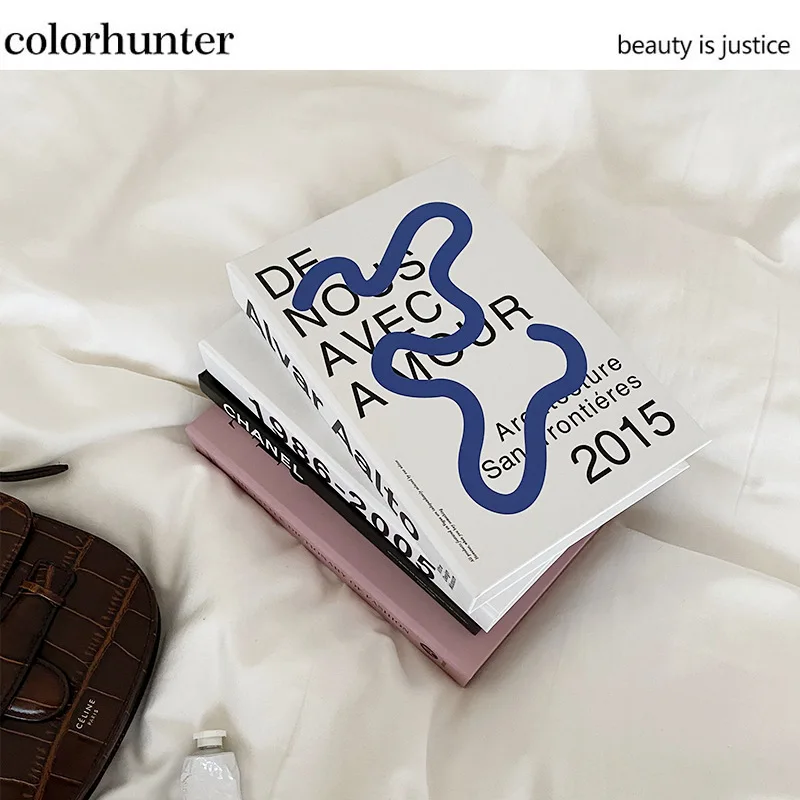 

Декоративная книга для дома, настольное украшение, поддельная книга, современная Имитация модной книги, роскошный Декор для дома, клуба, оте...