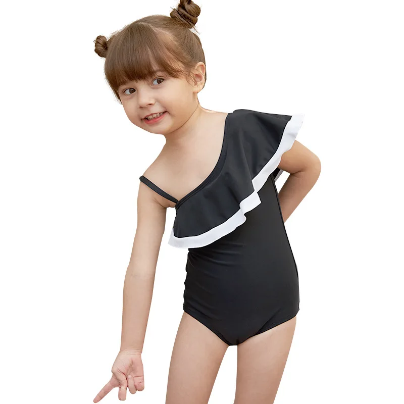 Купальник для девочек бикини с косыми плечиками и рюшами детский купальник