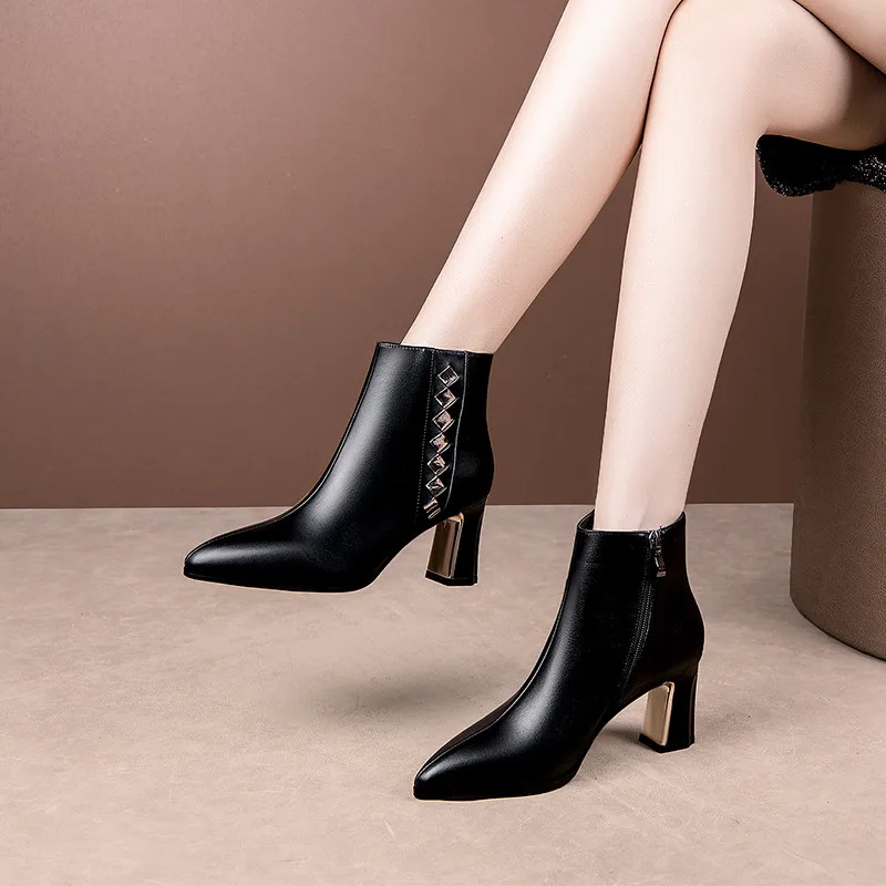 

FEDONAS Women Short Autumn Winter Warm Boots For Women Genuine Leather Shoes Woman Metal Decoration High Heels Boots Boots