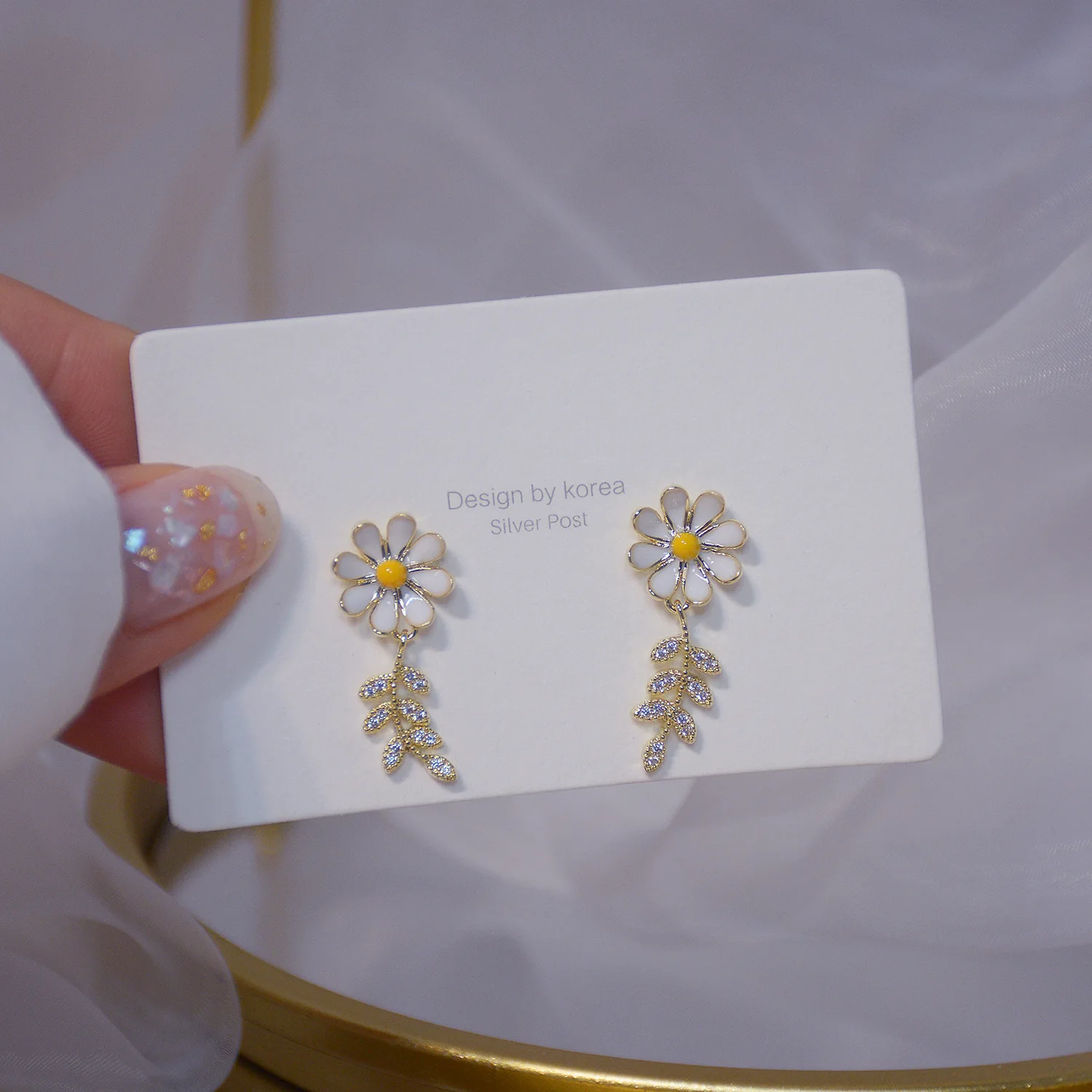 

Luxury 14K Real Gold Small Daisy Flowers with Tiny Leaves Stud Earrings for Women Cubic Zircon ZC Earrings Girl gift