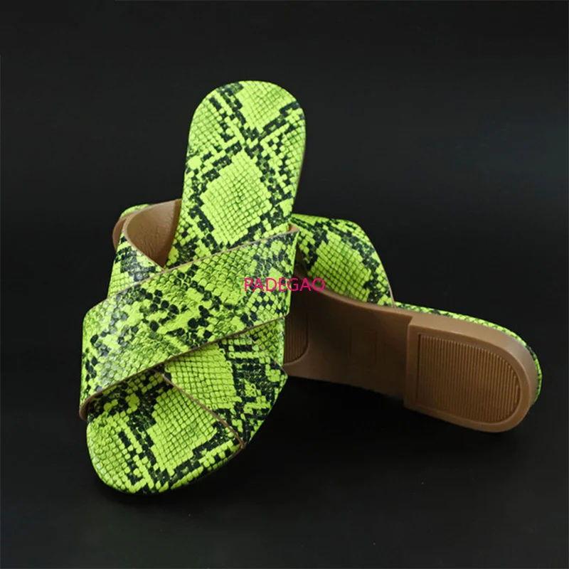 

2020 Women Summer Slippers Woman Open Toe Flat PU Snake Casual Cross Female Fashion Slides Ladies Beach Shoes New Slippers