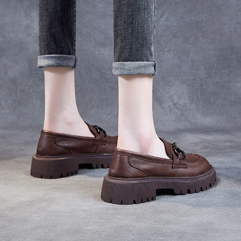 Маленькие кожаные туфли для женщин весенние лоферы на платформе педаль с пряжкой