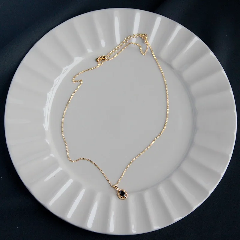 

Leouerry 925 Sterling Silver Minimalist Black Zircon Pendant Necklaces for Women French Luxurious Clavicle Chain Necklaces