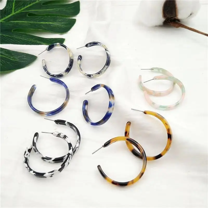 MOLOYE 2 Pairs Of Wholesale Stylish Minimalist Earrings Creative C Design Acrylic Round Geometric Retro Ear Cails Multi Color | Украшения и