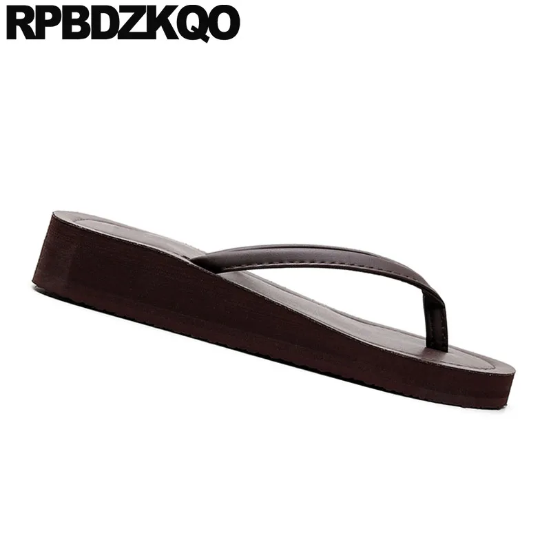 Шлепанцы на низкой танкетке Женские шлепанцы Кожаные босоножки платформе