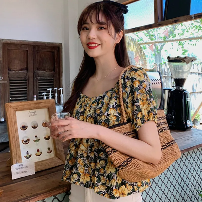 

Women's Floral Print Square Collar Beach Style Short Sleeve Shirts