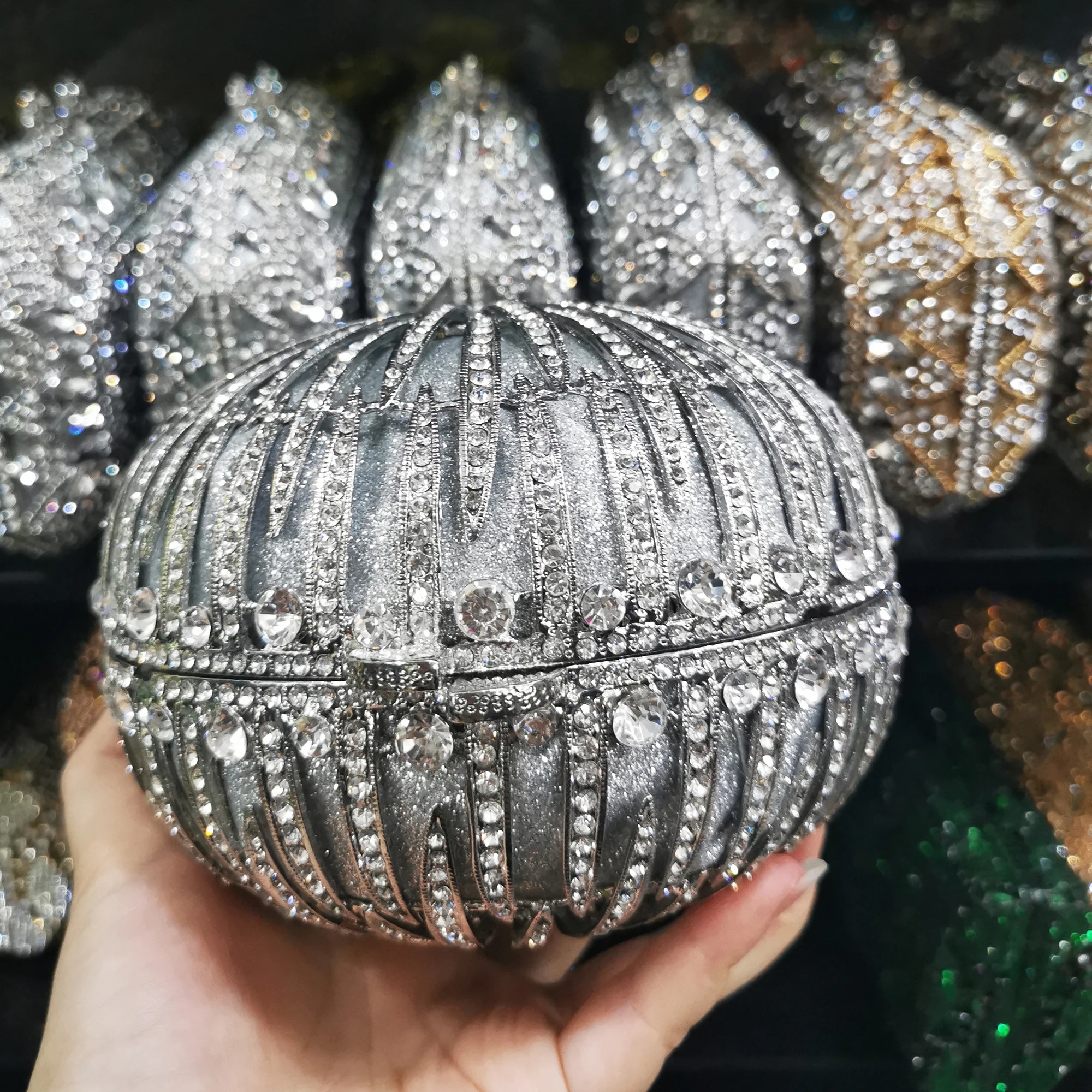 

2021, , , Minaudiere