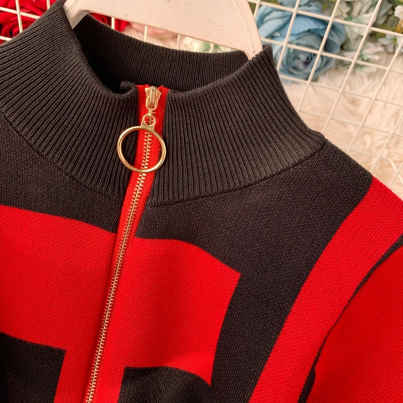 Женское осенне зимнее трикотажное платье свитер трапециевидной формы с длинными