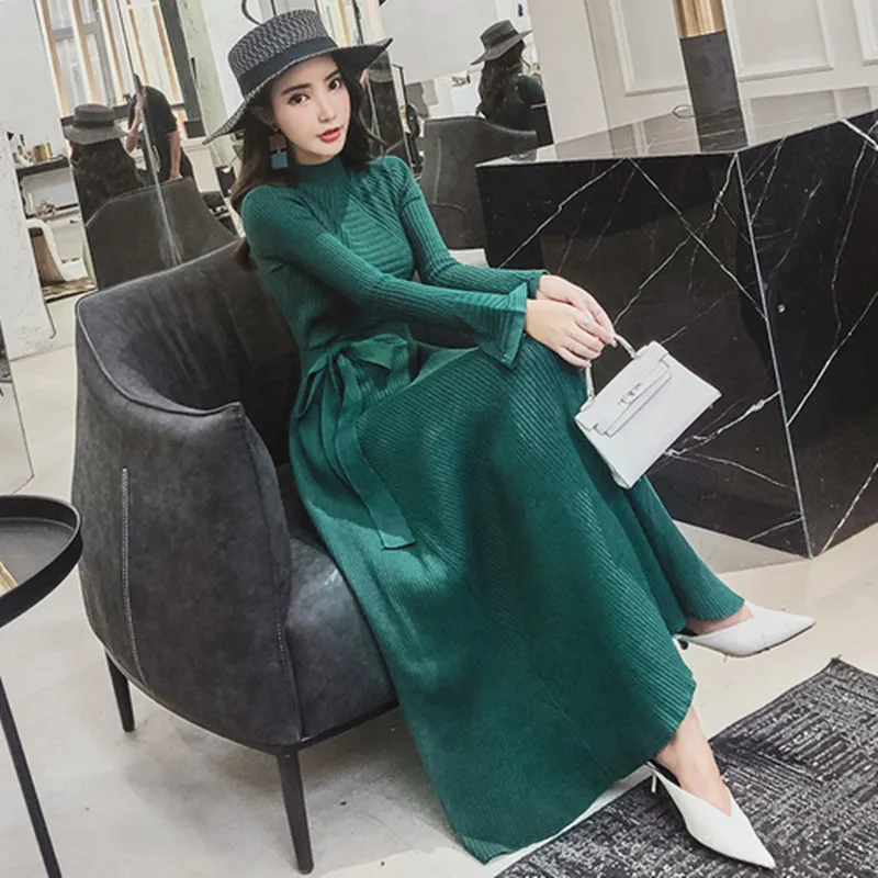 Женское длинное трикотажное платье свитер элегантное облегающее с расклешенным