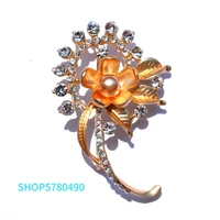 fashion jewelry gold color floral rhinestone brooches for women elegant flower breast pin ladies bridal gifts dress accessories