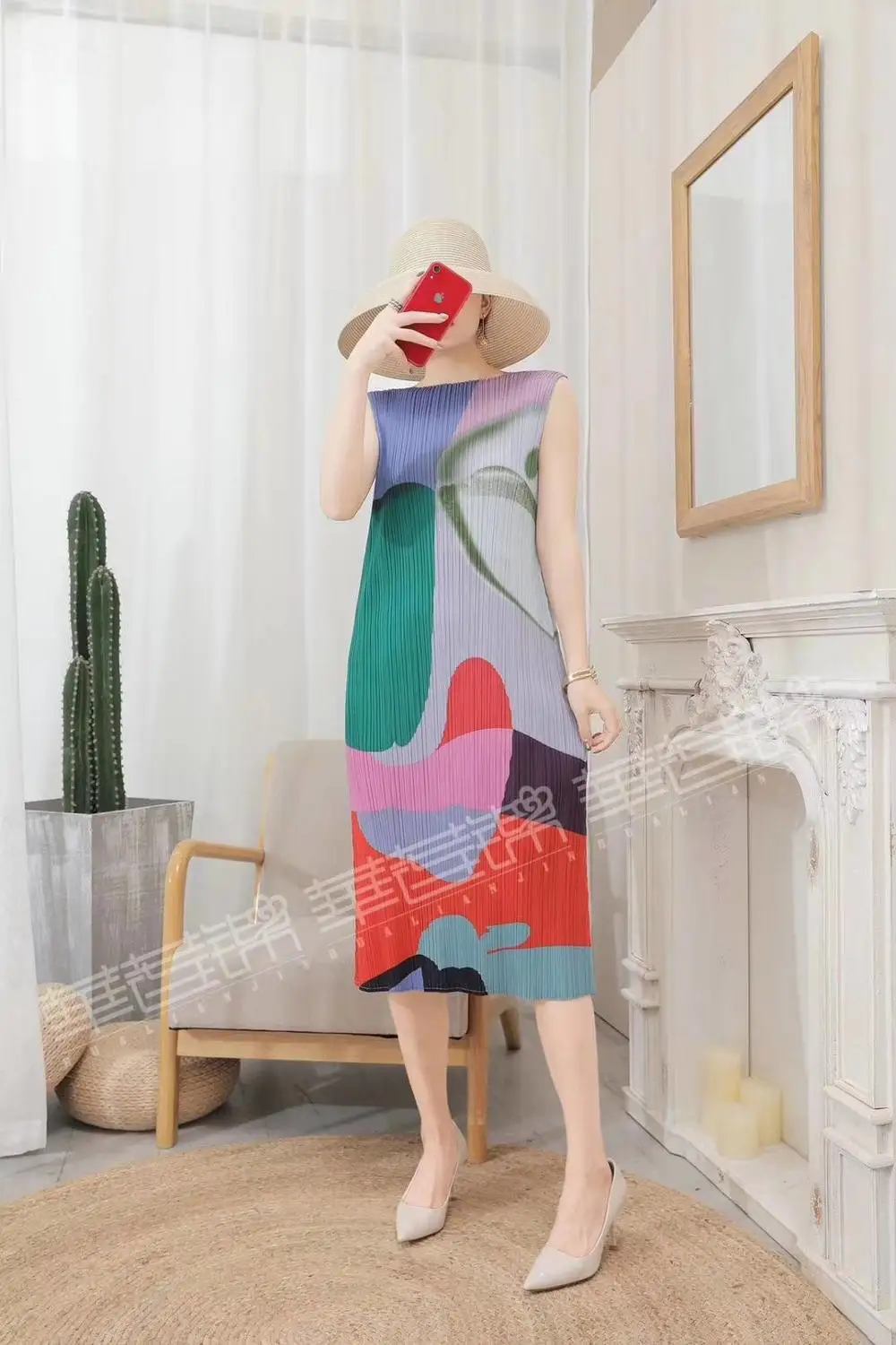 Лидер продаж модное платье со складками с круглым вырезом без рукавов