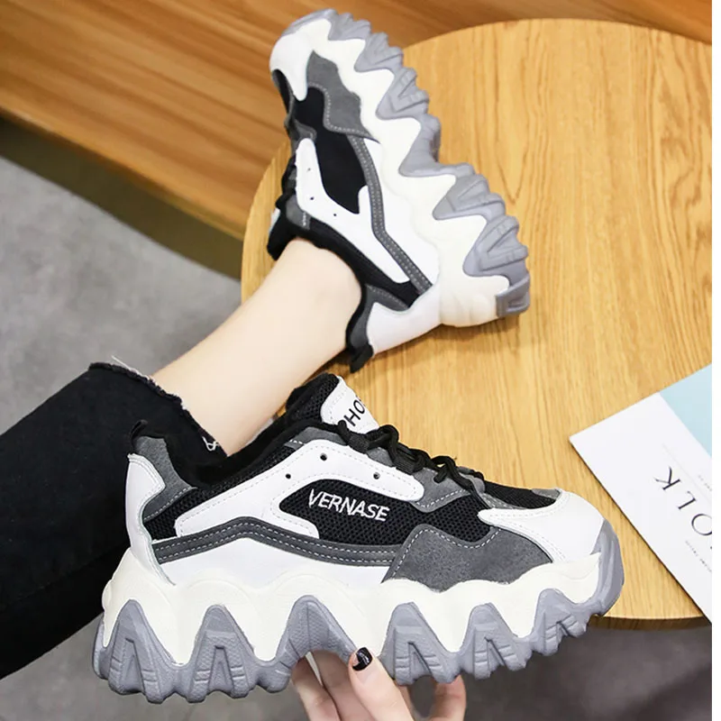 2020 весенние женские кроссовки на платформе женская обувь Модные черные с высокой