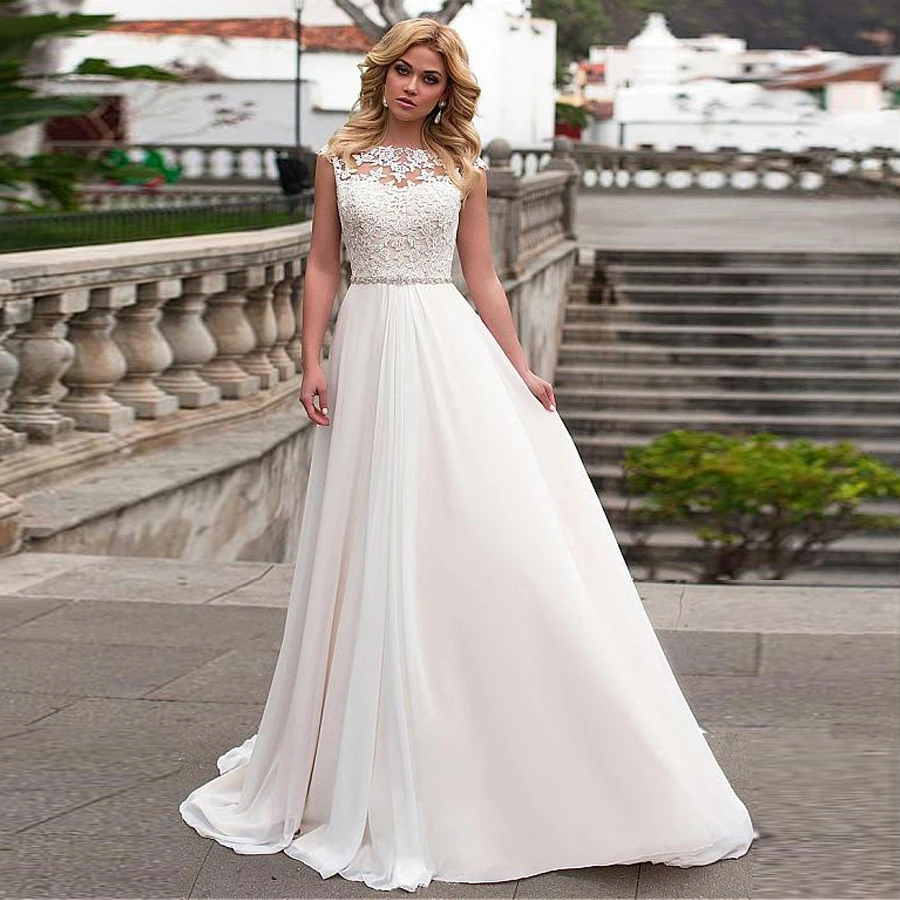 

Шифоновое платье-трапеция с вырезом «Лодочка»