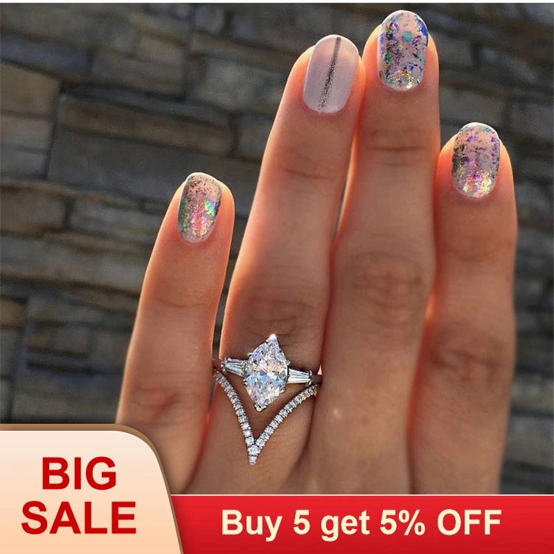 Женские обручальные кольца с фианитом серебристого цвета крупным белым сияющим