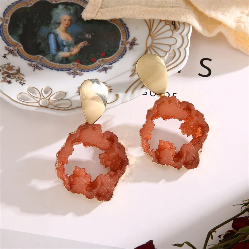 Женские серьги-гвоздики в богемном стиле с каплевидными камнями круглые