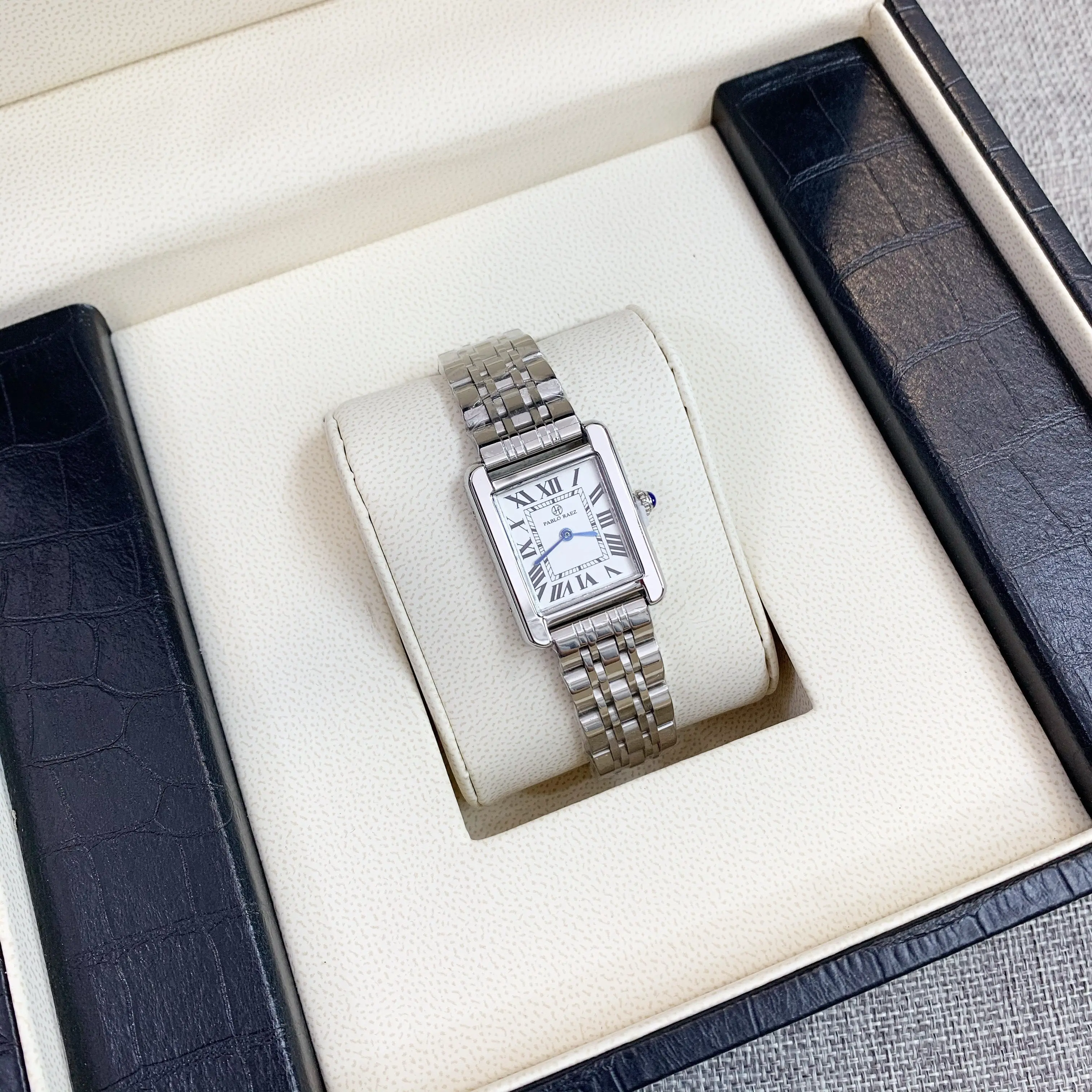 Часы наручные женские кварцевые с простым квадратным циферблатом Классические