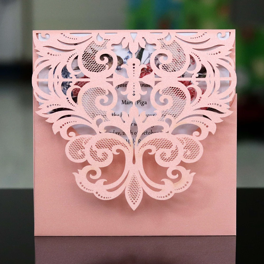 (50 шт./лот) Дешевые свадебные приглашения разных цветов с цветочным рисунком для юбилея с конвертом.