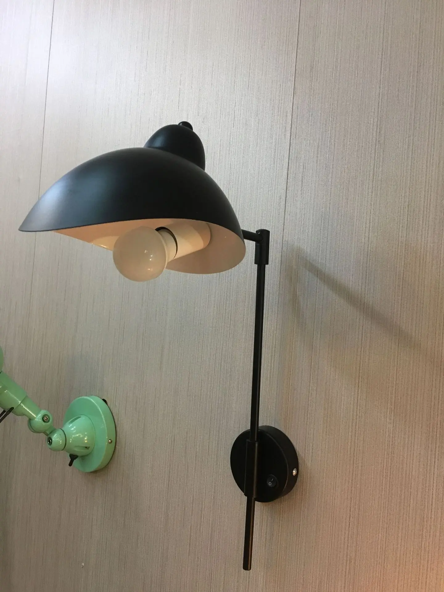 Простой светодиодный настенный светильник с черной железной краской