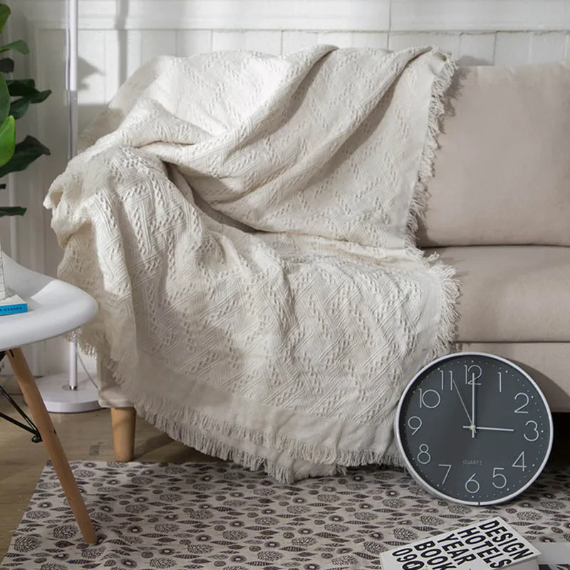 Вязаное одеяло для дивана и кровати декоративное покрывало с бежевой нитью на