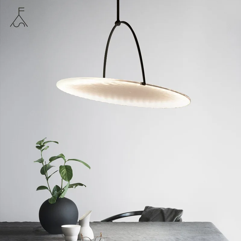 저렴한 북유럽 미니멀리스트 레스토랑 UFO 라운드 LED 샹들리에 현대 거실 식당 바 커피 숍 장식 샹들리에