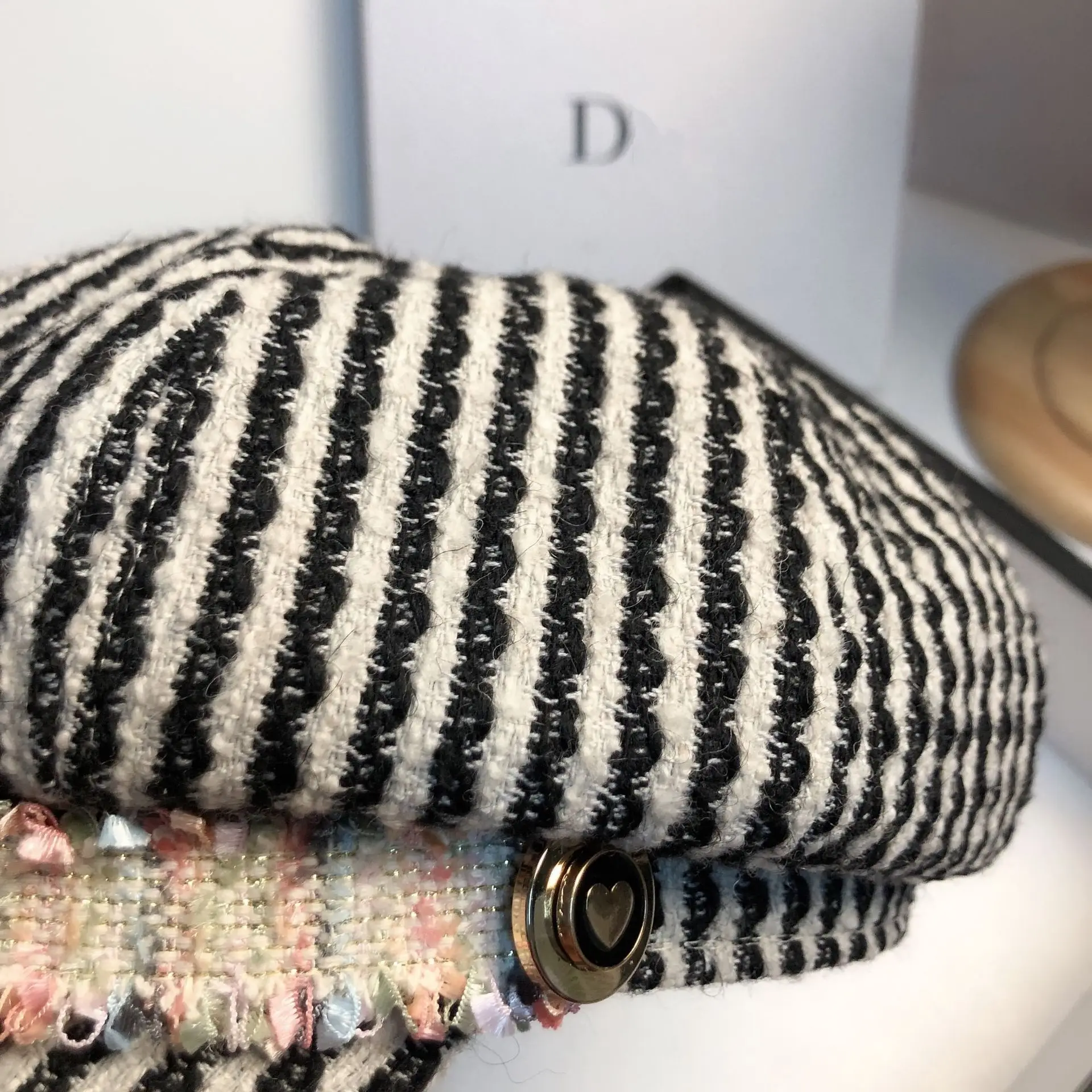 

New Elegant Lady Personalized Striped Beret Outdoor Casual Literary Pumpkin Octagonal Hat High Quality Woolen Female Weave