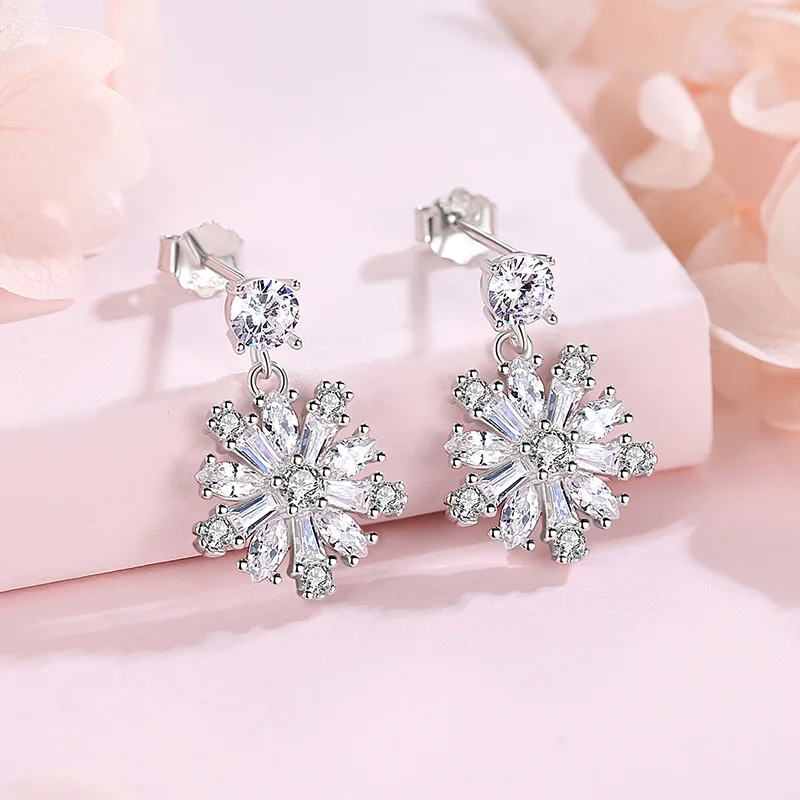 

Женские серьги из серебра 925 пробы, с кристаллами