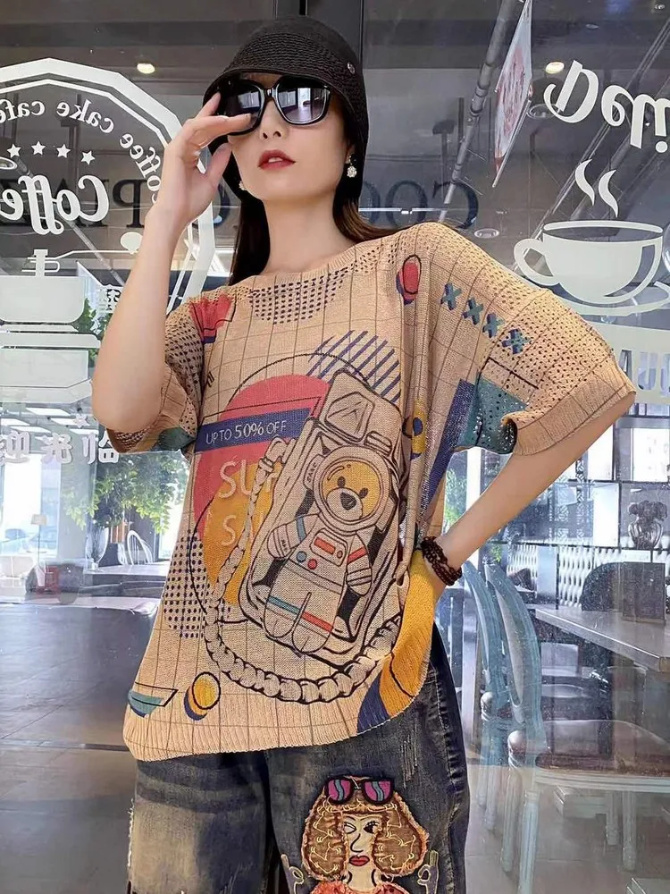 

Женский свитер с коротким рукавом и принтом граффити