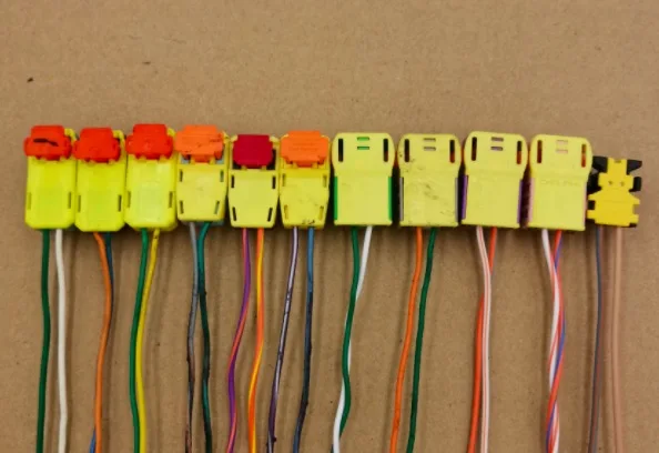 Подлинный автомобильный ремень безопасности боковой подушки разъем для Hyundai Kia K2