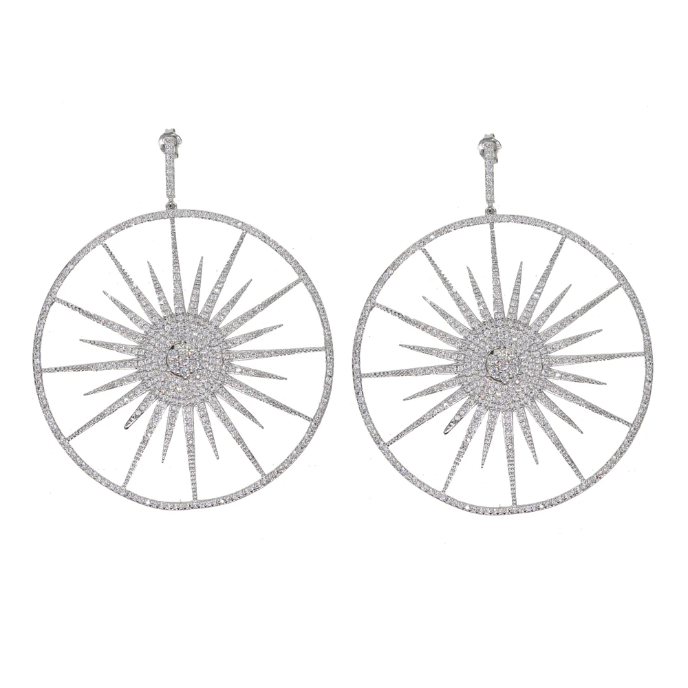 Искрящийся белый кубический циркон украшенный звездным светом Звездное