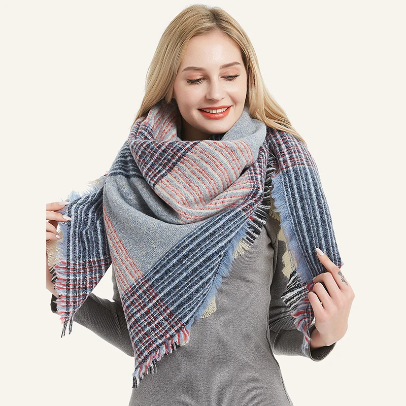 Женский вязаный клетчатый шарф 135x135 см| |