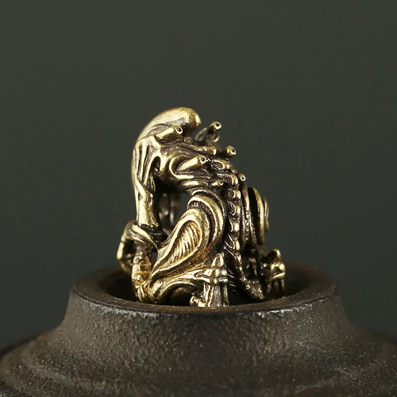 Винтажный латунный брелок с подвеской в виде инопланетянина монстра