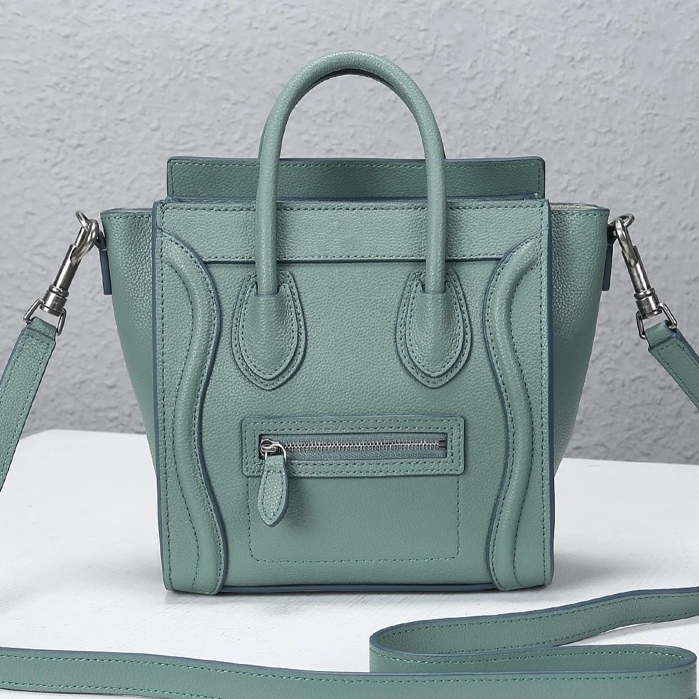 

New winter fashion temperament Joker handbag luxury brand smiling face bag top quality leather material.