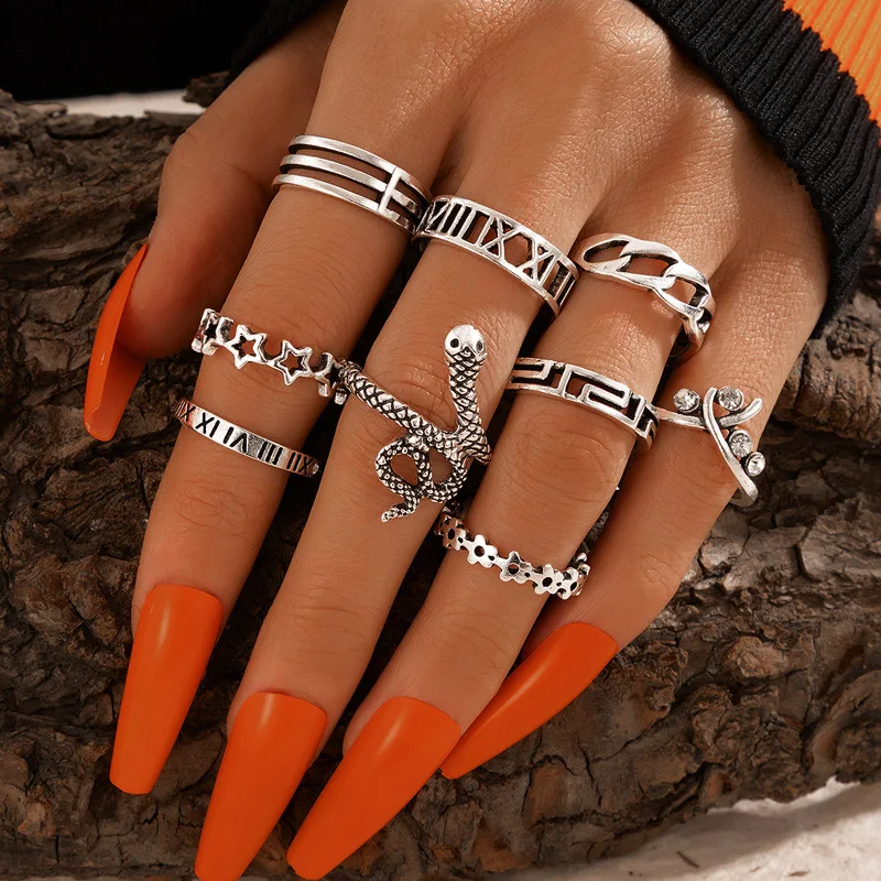 

9pcs/set Vintage Women Snake Aesthetic Flower Rings Set Black Crystal Fashion Party Ring for Women Finger Wedding Jewelry 2021