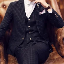 Costume à revers noir pour hommes, 3 pièces de haute qualité, Slim Fit en treillis fin, costume à la mode pour marié 3 pièces (manteau + pantalon + gilet + mouchoir)  (2)