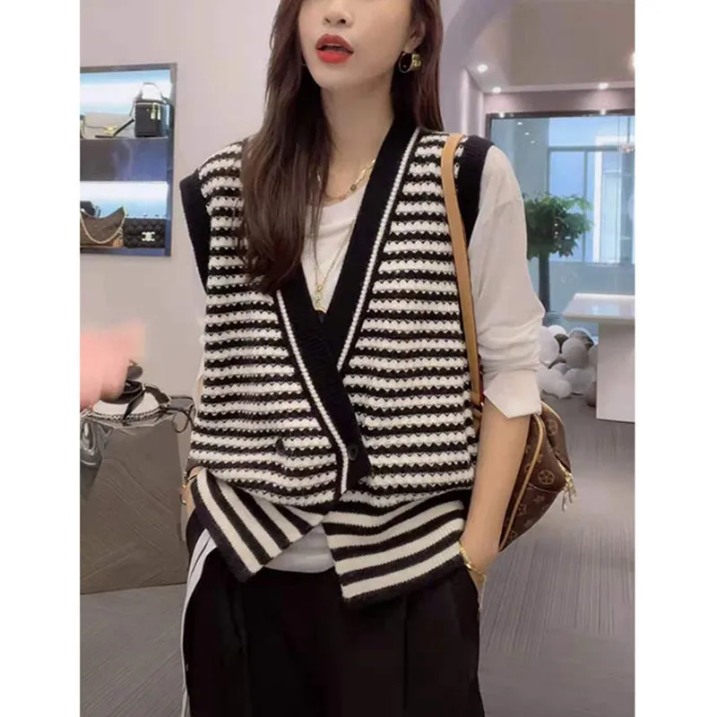 

European Goods Sleeveless Waistcoat Temperament Striped Sweater Women Outer Wear Vest 2021 Early Autumn New Knitted