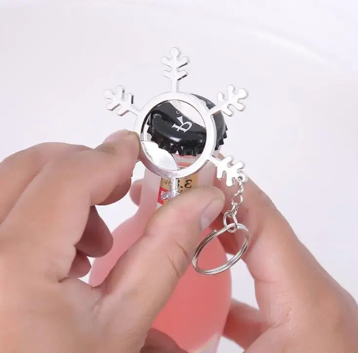 

100pcs/lot Wedding Souvenirs Gifts Snowflake Bottle Opener Keychain for Winter Wedding Favor Wholesale