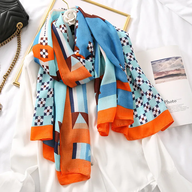 

New style Chinese Classic silk autumn and winter lady fashion beach Colour matching foulard shawl women print cotton scarf
