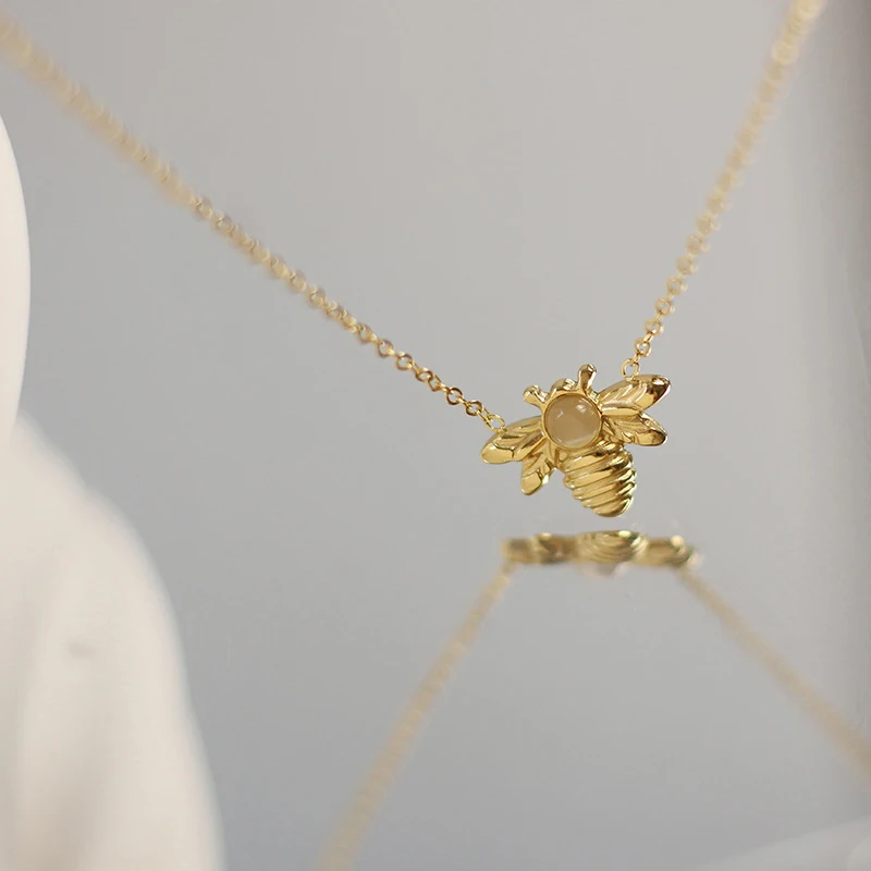 Ожерелье с кулоном в виде маленькой пчелы из опала цепочка до ключиц ювелирные