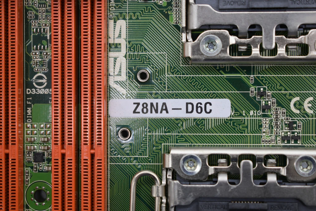 Для ASUS Z8NA-D6C X58 двойная Серверная плата 1366 pin DDR3 поддержка X5670 оригинальная подержанная материнская плата
