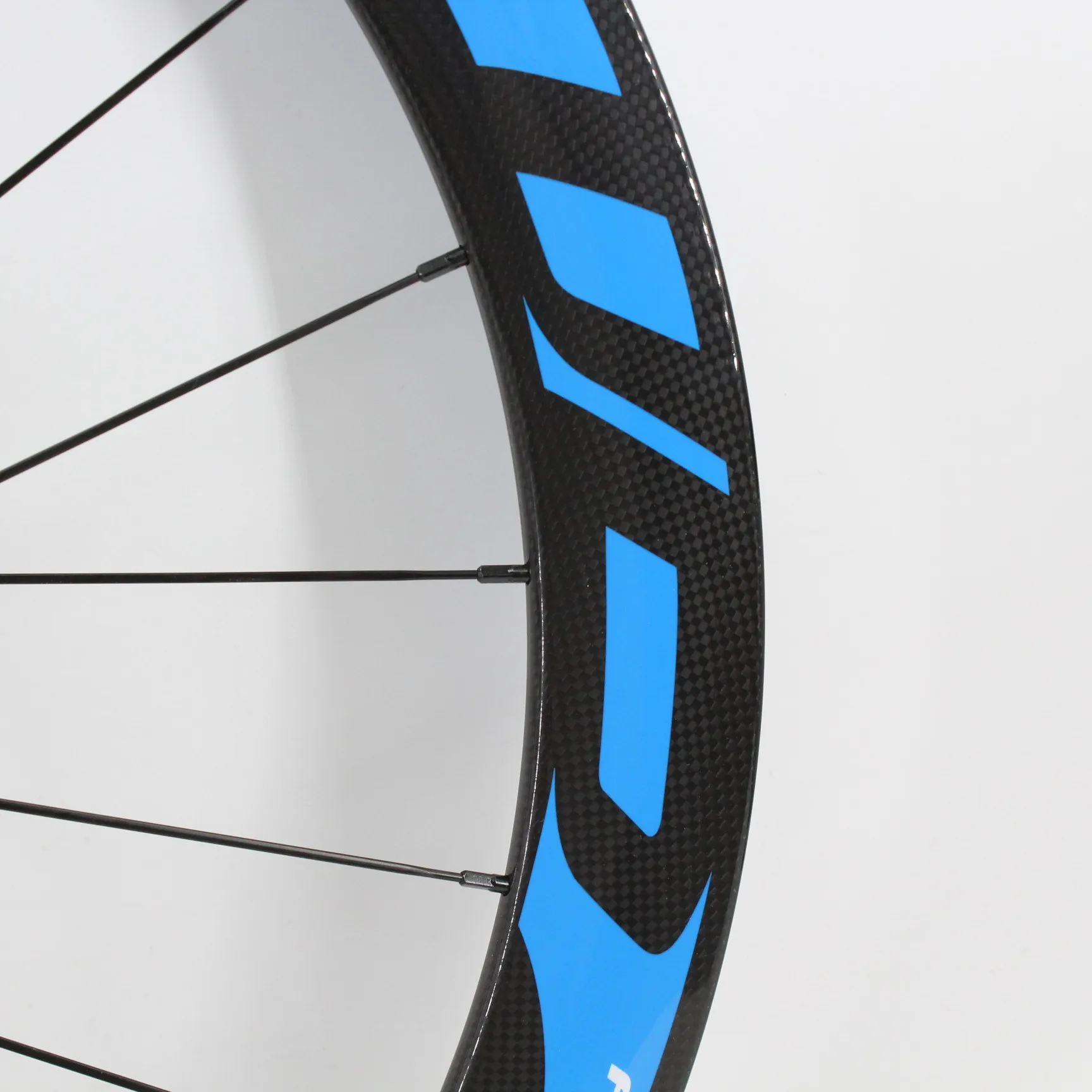 Новейшие бескамерные обода 700C для шоссейного велосипеда из углеродного волокна