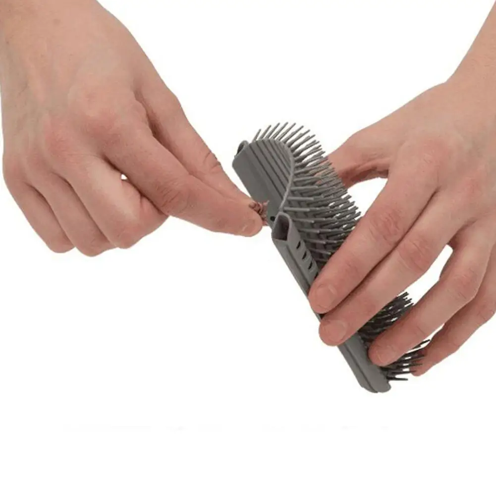 Удобный массажер для кошек угловая Массажная щетка пластиковая фиксированная