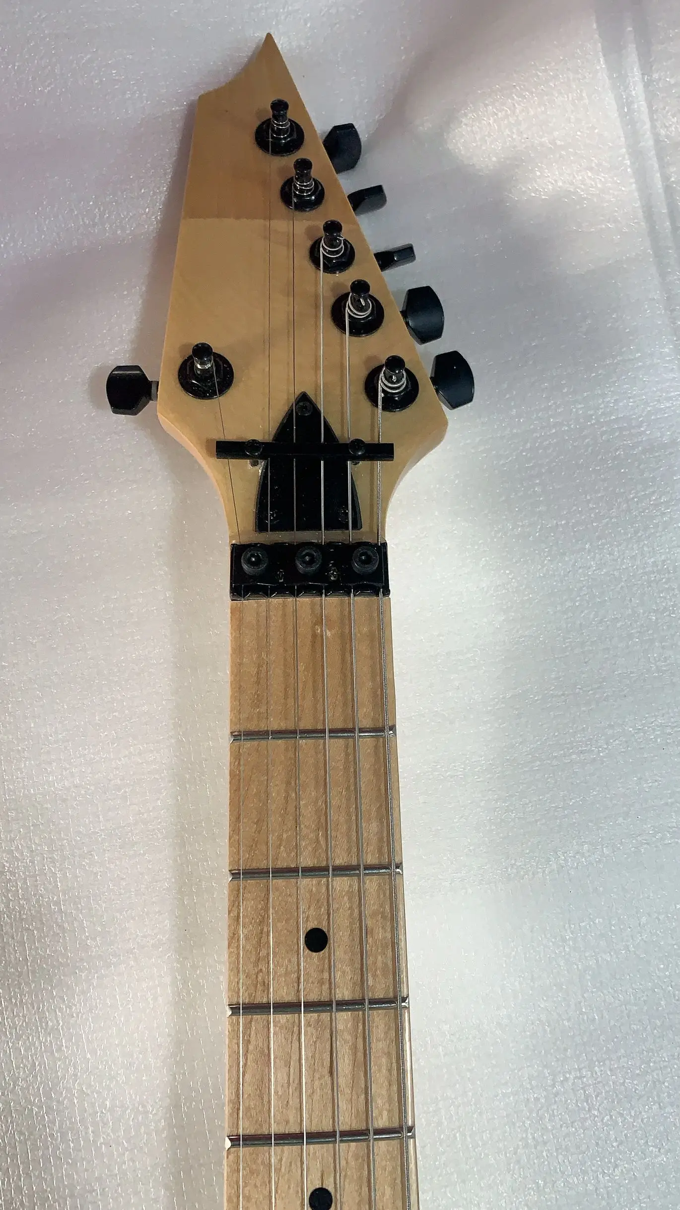 Оптовая продажа гитары Новое поступление на заказ 7 Строка Электрогитары с Floyd Rose