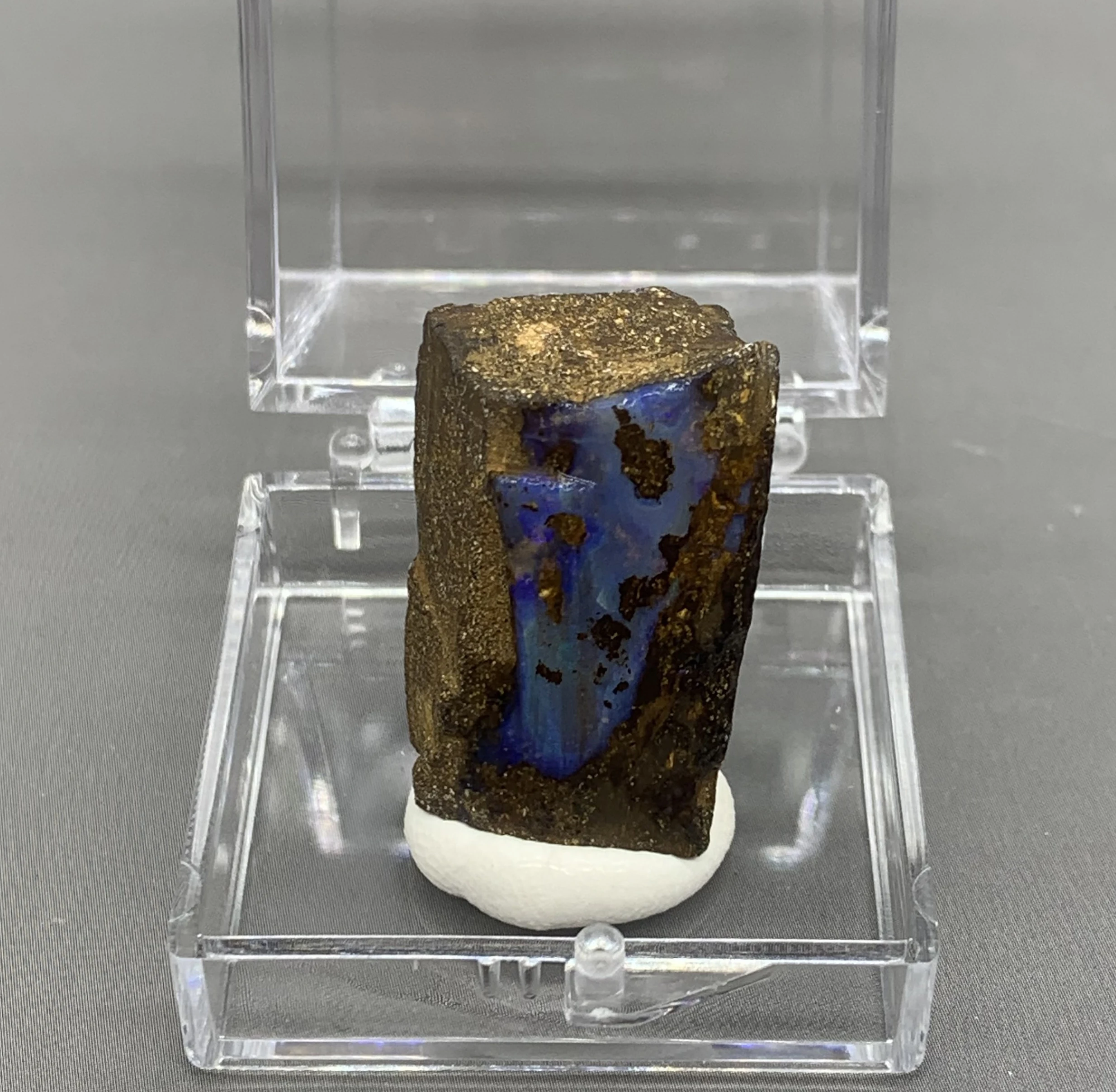 

100% natural rare Australian iron opal (photographed in wet water state) gem mineral specimen quartz gemstones box size 3.4 cm