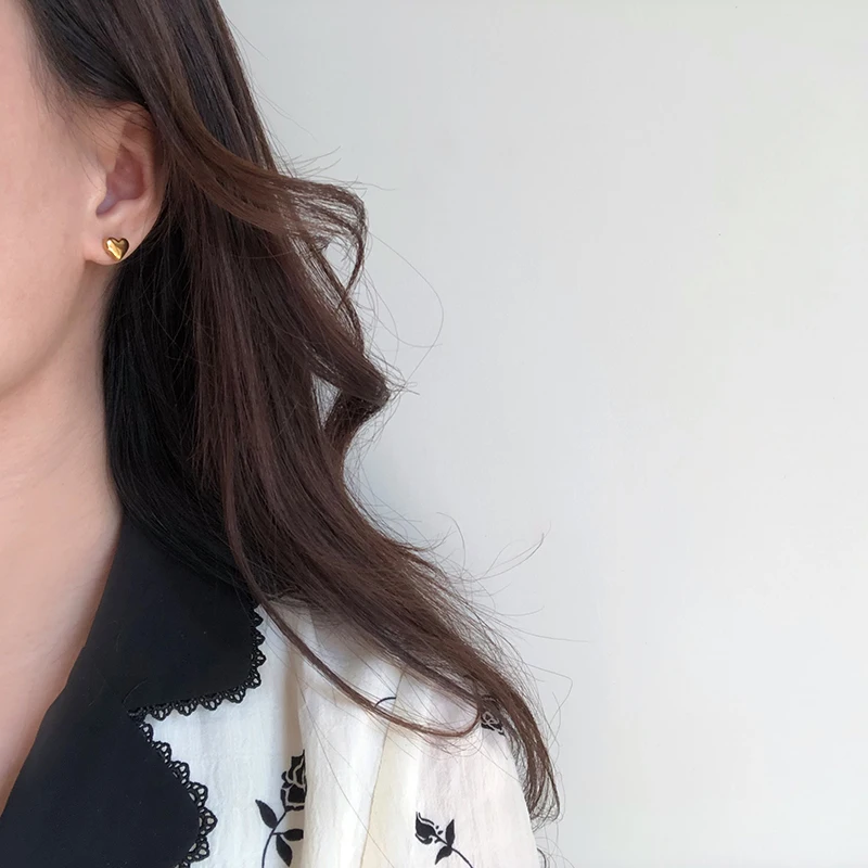 Женские блестящие маленькие золотые серьги-гвоздики Amaiyllis 18 карат Золотое