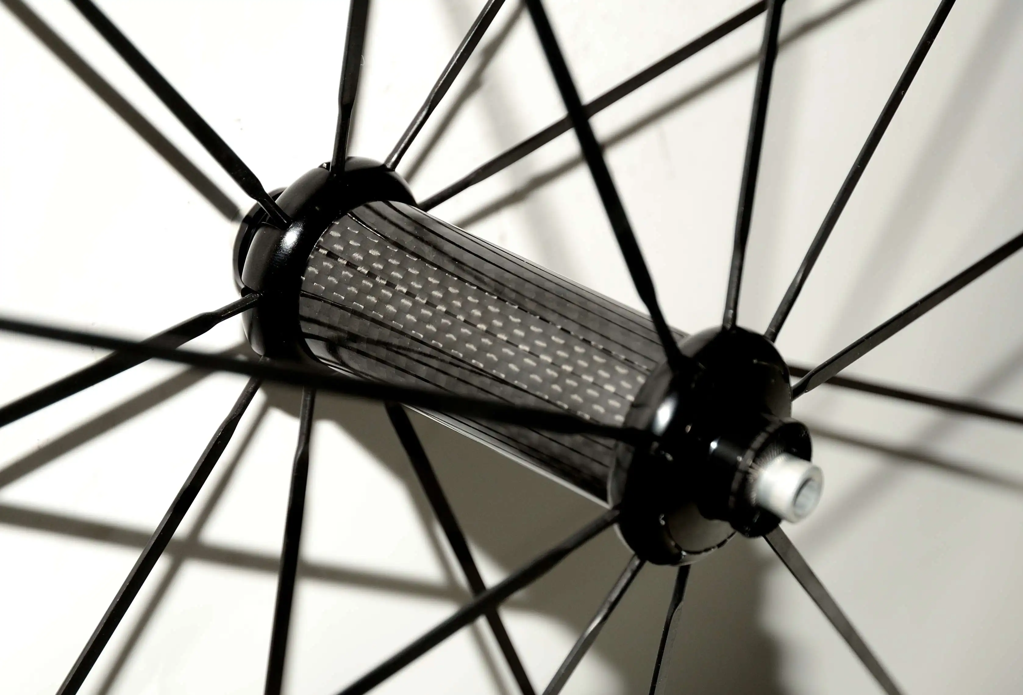 Колеса для велосипеда  EXPLORER 700C Carbon Wavy Dimple, 58 мм глубина, 26 мм ширина, суперлегкие, на втулках POWERWAY Hub R36, бесплатная доставка.