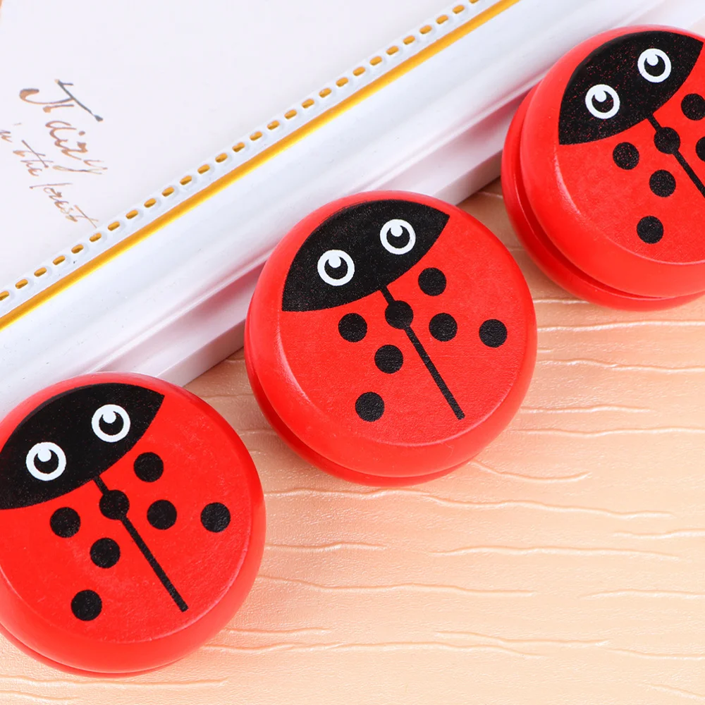 

1 Set 5Pcs 5cm Wooden Yoyo Balls Cartoon Beetle Responsive Balls Toys (Red)